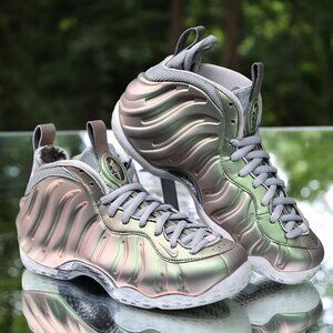Nike Air Foamposite One Iridescent Women’s Size 8
